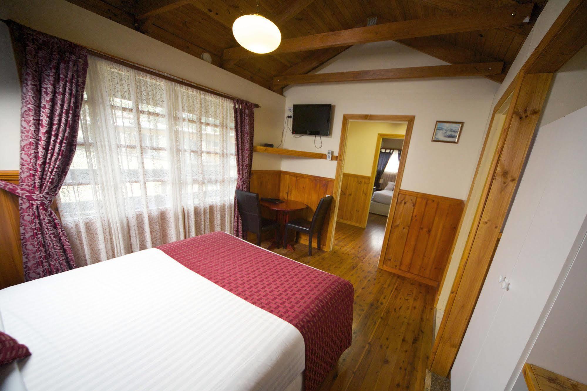 هيلسفيل Sanctuary House Resort Motel المظهر الخارجي الصورة