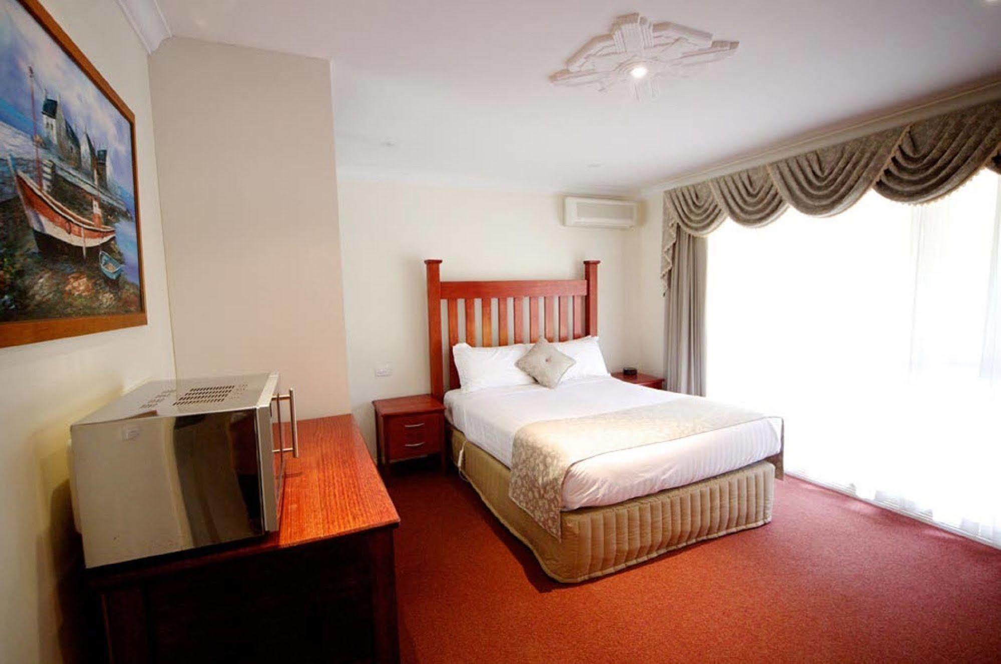 هيلسفيل Sanctuary House Resort Motel المظهر الخارجي الصورة